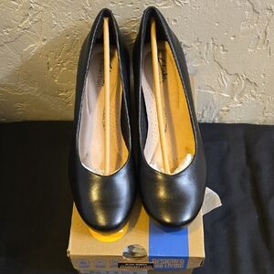 Clarks Collection Flores Tulip Black Leatger Wedge Pump